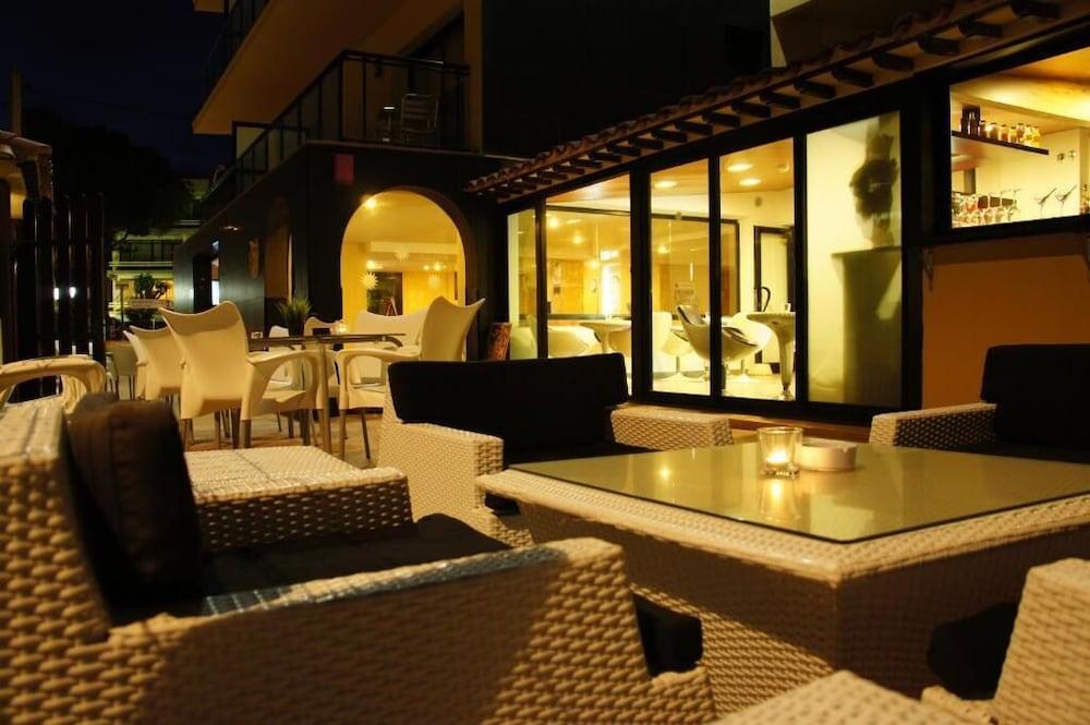 Adia Hotel Cunit Playa ภายนอก รูปภาพ